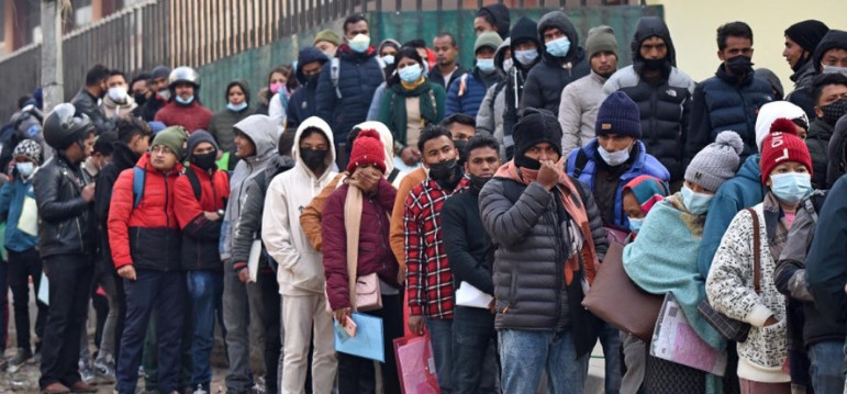 शुल्क तिरेर पनि नेपालीले पासपोर्ट, ड्राइभिङ लाइसेन्स, राष्ट्रिय परिचयपत्र र नागरिकताको प्रमाणपत्र समयमै पाउन सक्दैनन् कस्तो बिडम्बना !